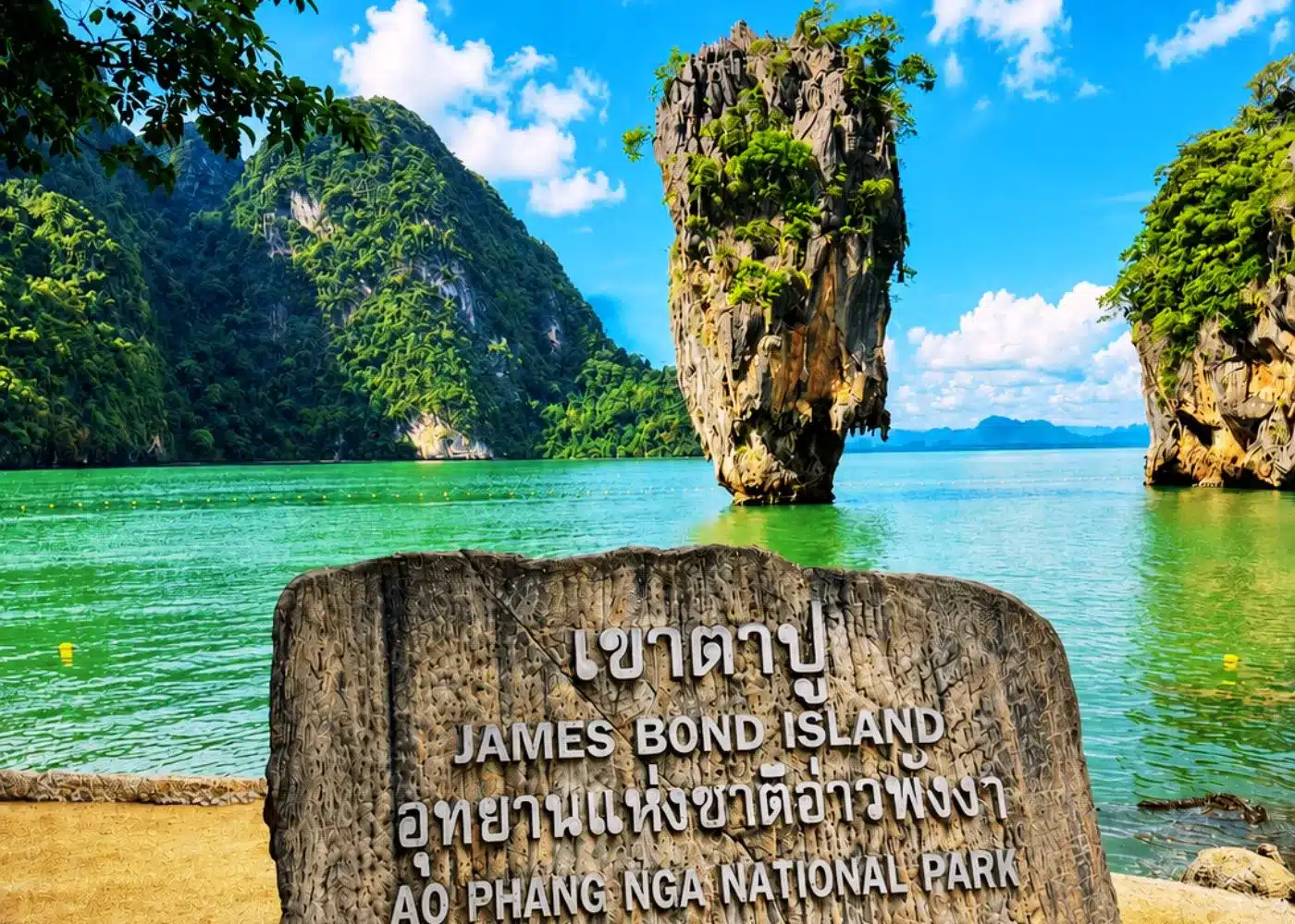 James Bond Island dans la baie de Phang Nga lors d'une excursion depuis Krabi